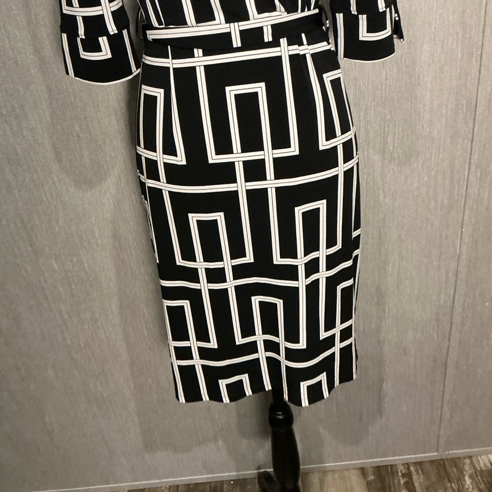 White House Black Market Chic Black and White Geometric Dress Size 2 - Picture 8 of 12